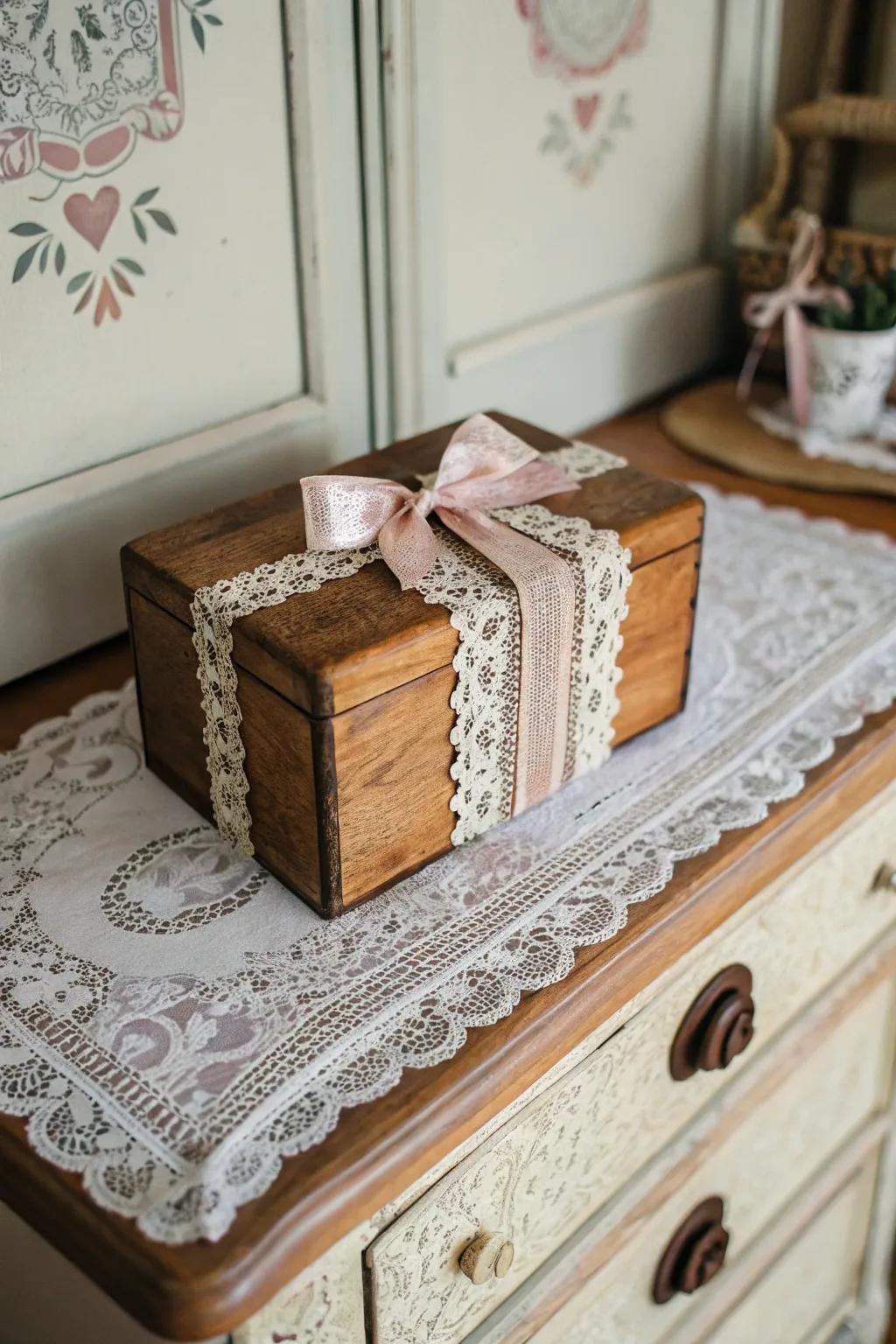 A charming vintage chic box wrapped in lace for a romantic decor touch.
