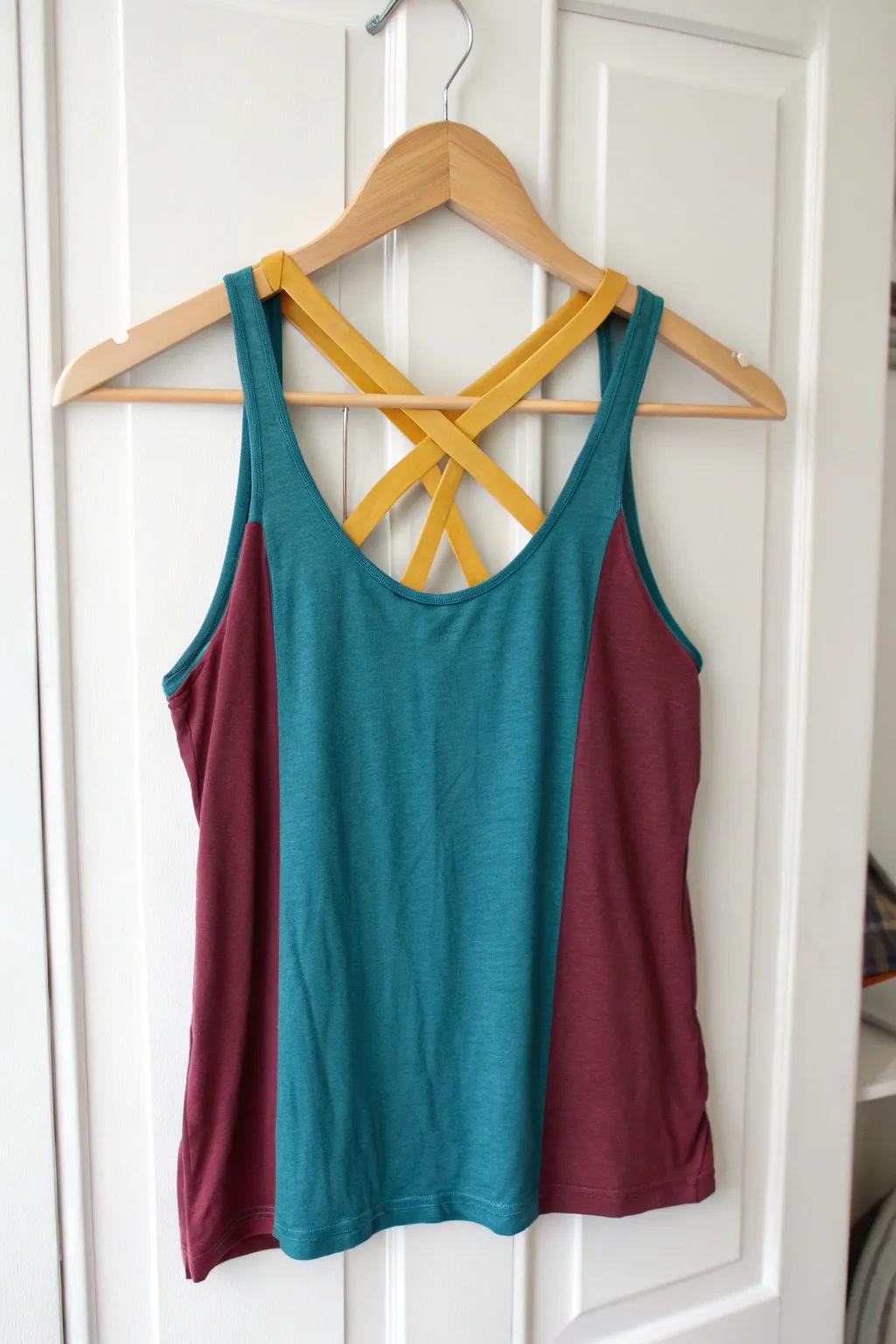 Revamp your wardrobe with this chic, no-sew racerback design. Perfect for embracing bold colors and minimalist style!