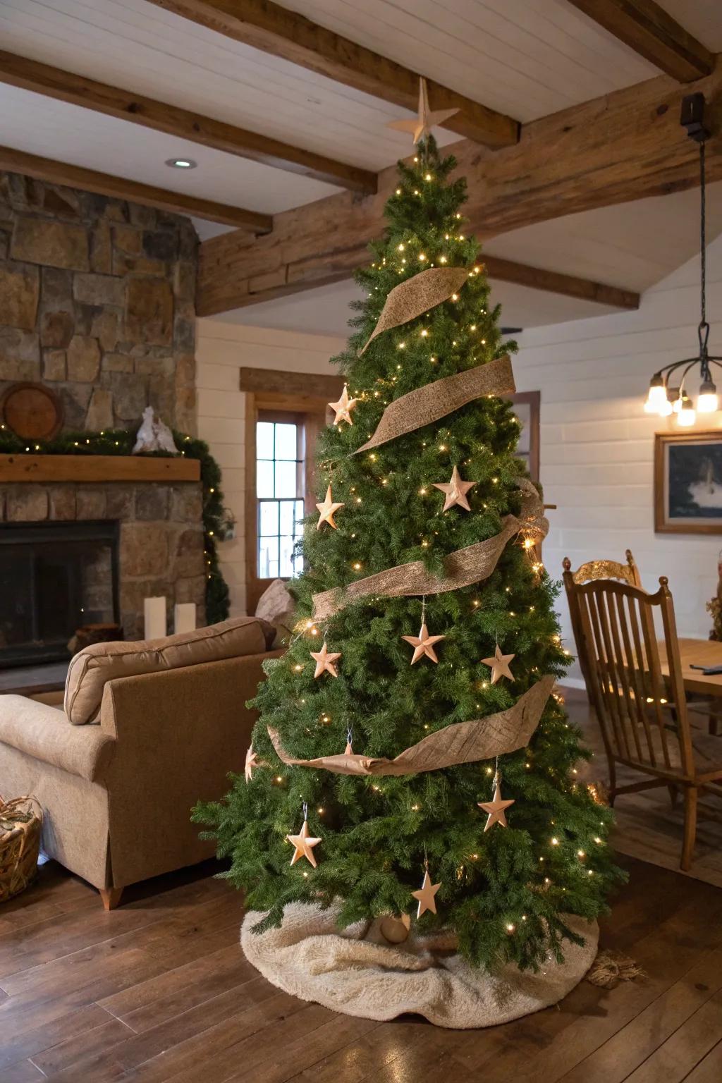 A rustic farmhouse Christmas tree that radiates warmth and charm.