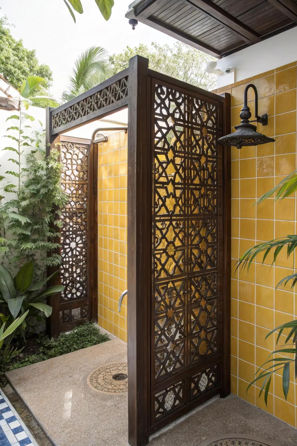 Elevate your outdoor shower with a touch of elegance and privacy. 🌿✨