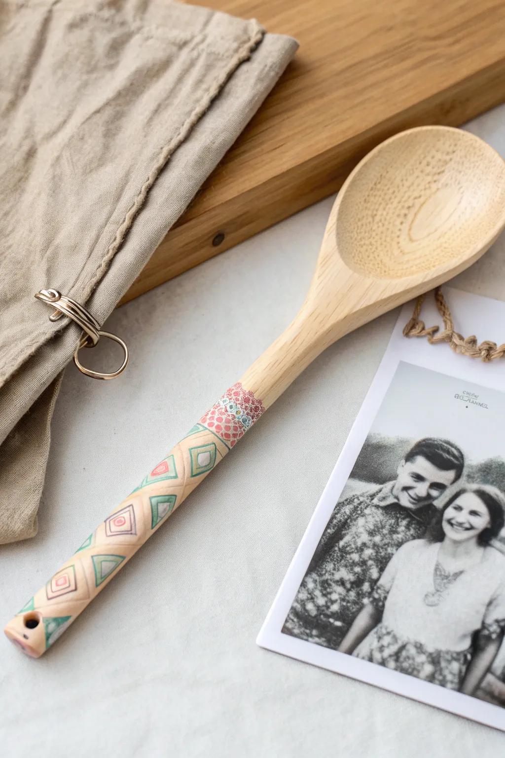 Display your memories with a touch of boho charm: A minimalist wooden spoon photo holder.