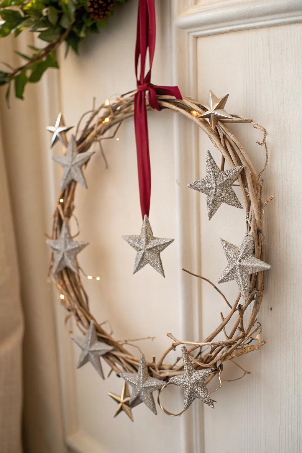 Celebrate with simplicity and shine: A minimalist star-spangled wreath for your 4th of July festivities.