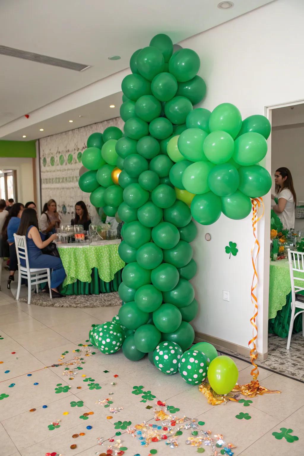 A stunning balloon shamrock backdrop for party fun.