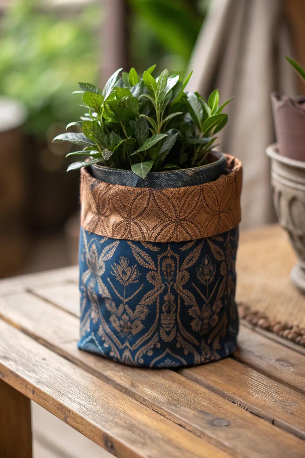 Craft a timeless gift: A fabric-wrapped planter that speaks to Dad's unique style.