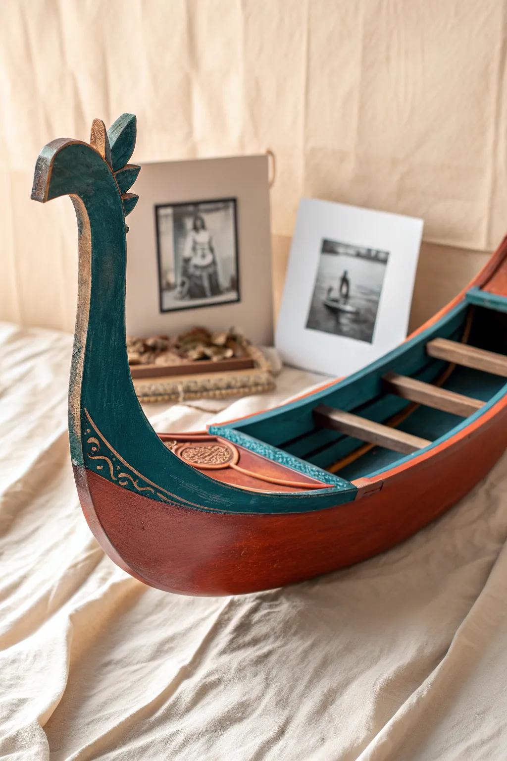 Capture your travel memories with a touch of Venice—this handcrafted gondola photo holder combines elegance and nostalgia in perfect harmony.