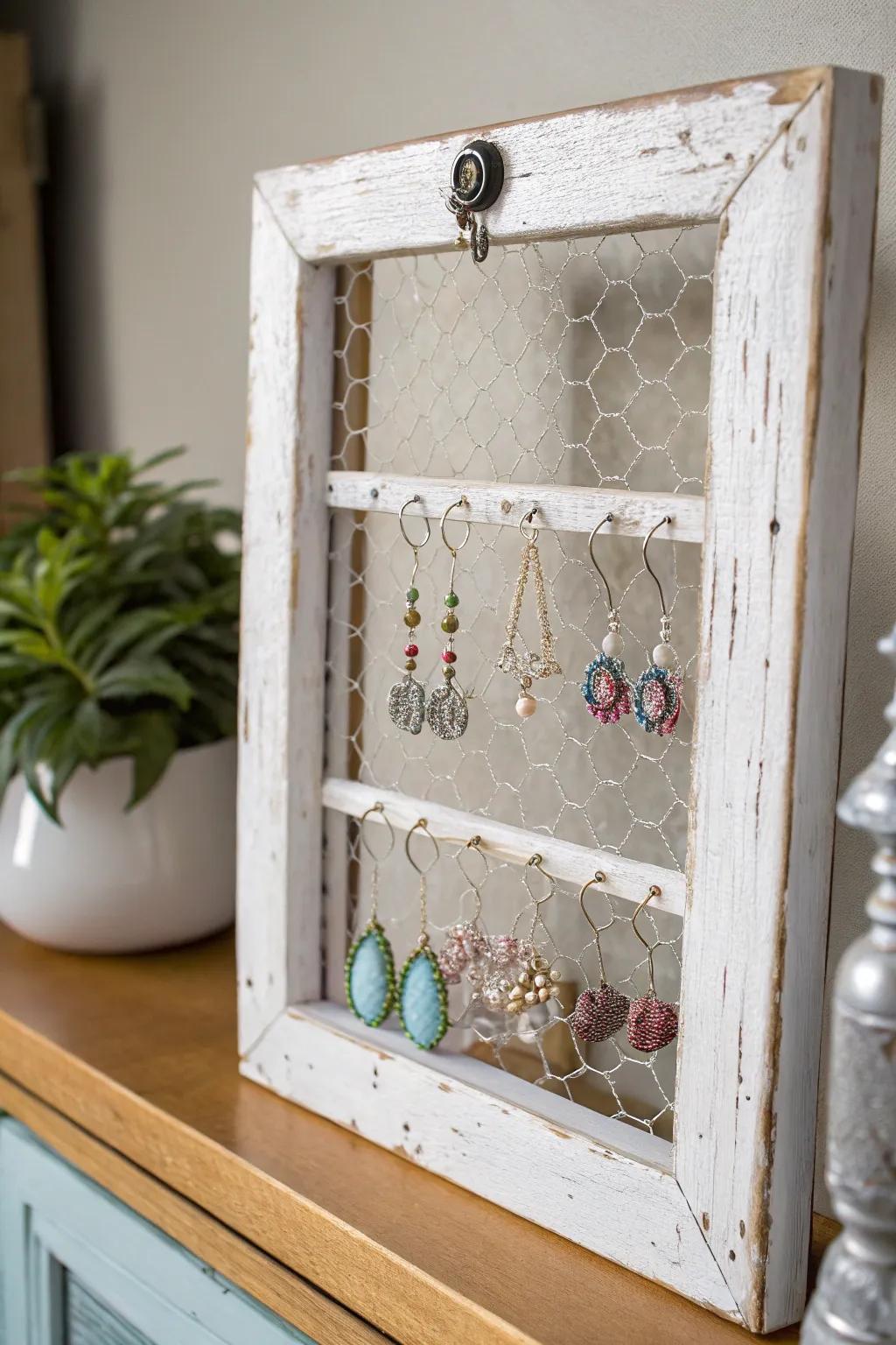 Transform your jewelry organization with this chic and minimalist earring holder—where Scandinavian simplicity meets boho elegance.