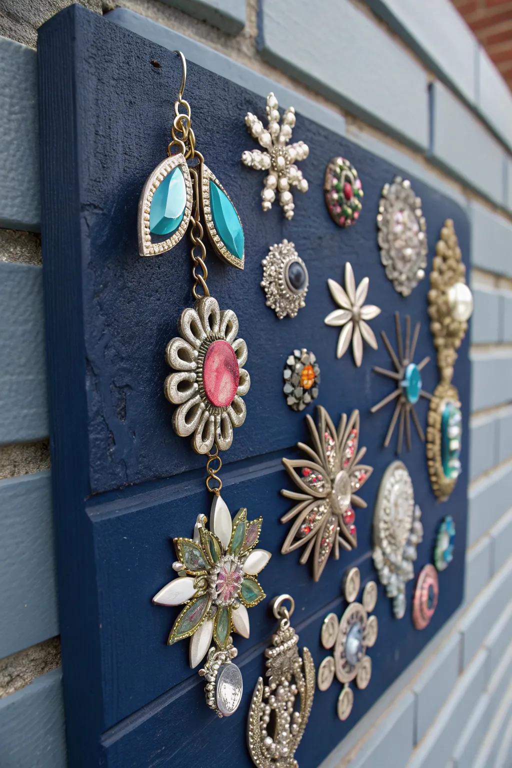 Transform broken jewelry into dazzling wall art—where vintage meets vibrant.