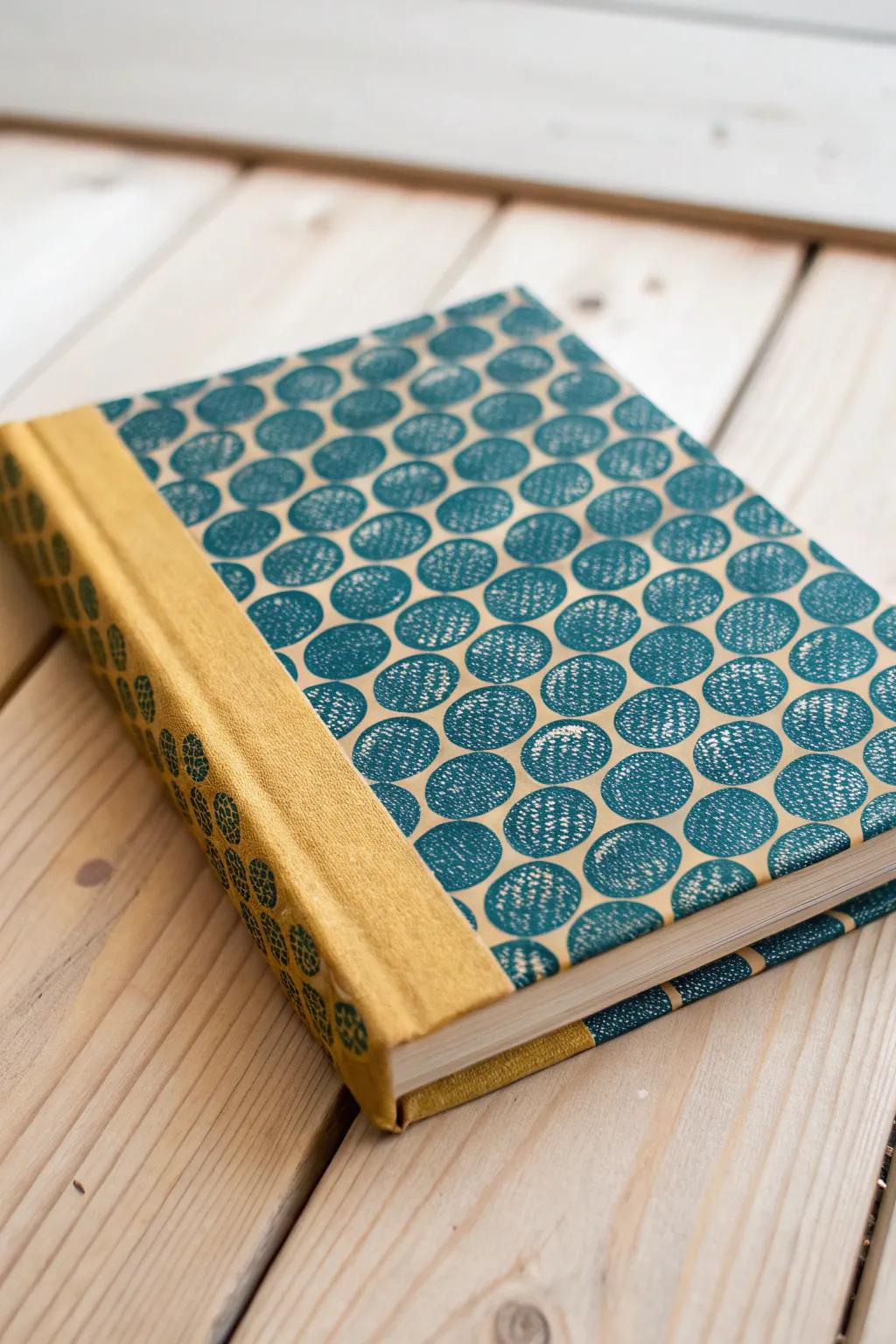 Transform your school book covers into artistic masterpieces with bubble wrap prints. Embrace simplicity and bold colors for a standout look!