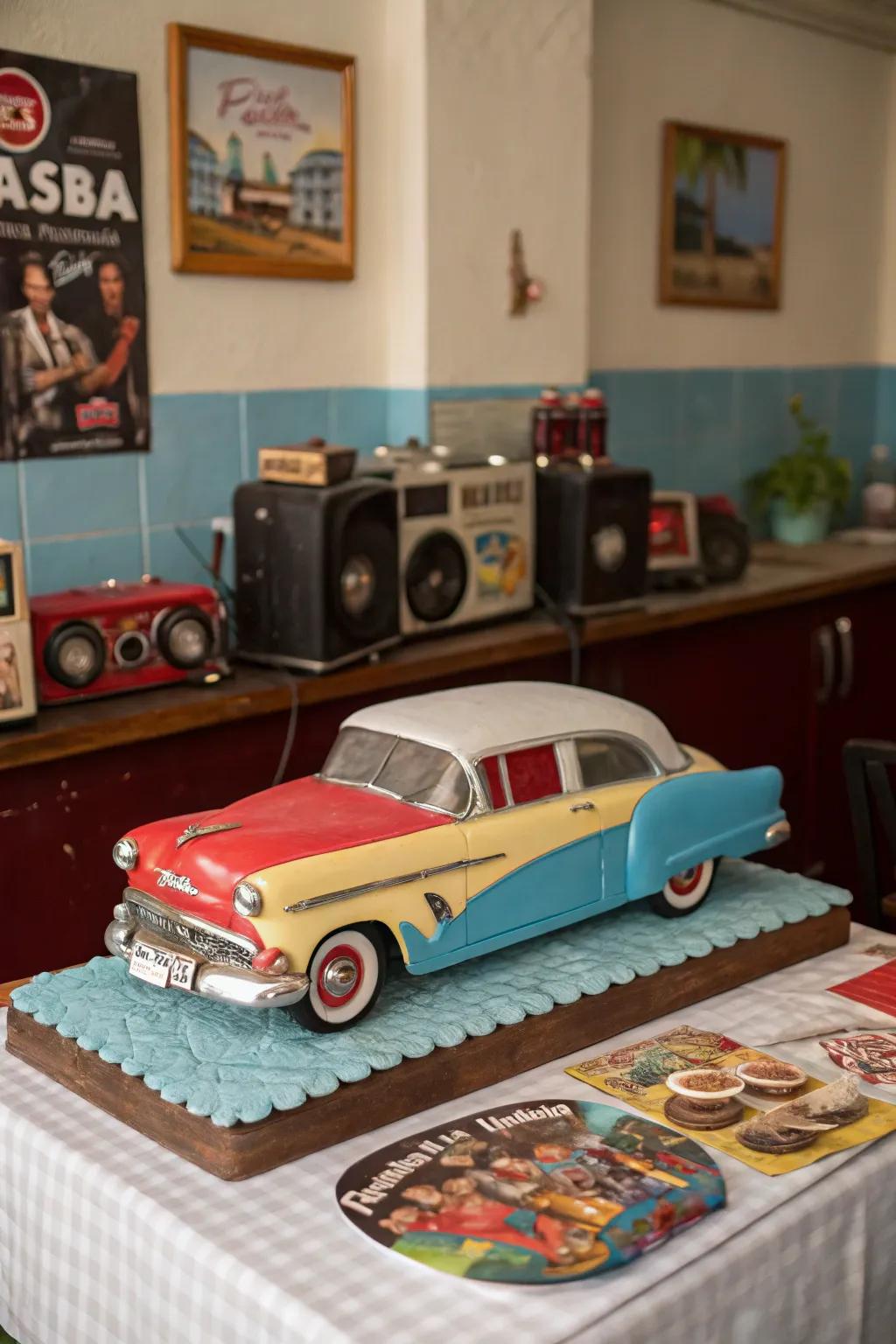 A vintage car cake reminiscent of Cuba's iconic streets.