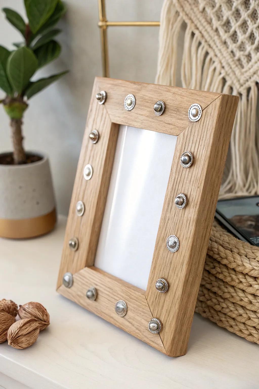 Craft a heartfelt gift: A DIY photo frame with a touch of Dad's favorite hobby.