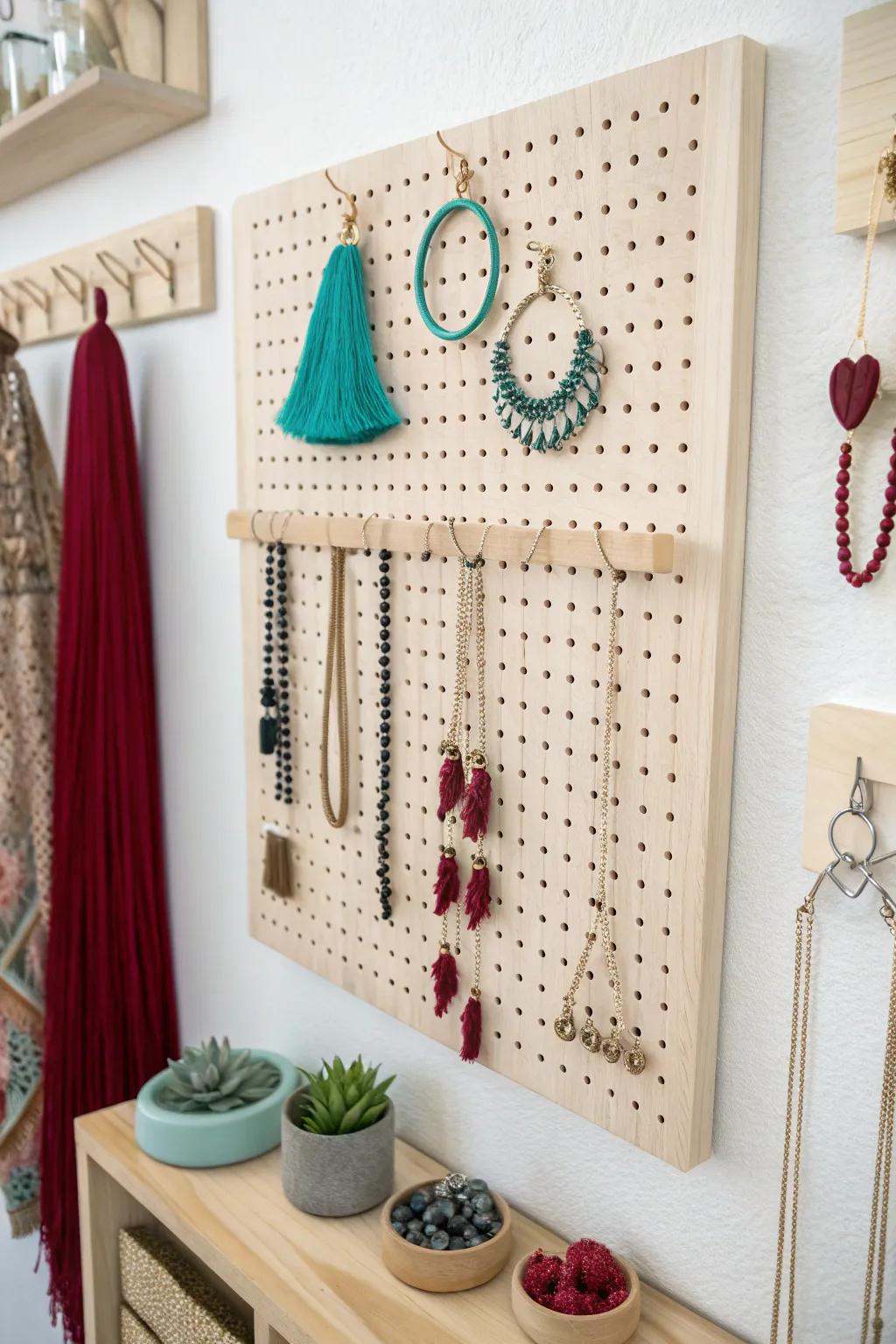 Elevate your jewelry display with a Scandinavian-Boho pegboard that artfully mixes textures and colors. #JewelryDisplay #ScandiBohoStyle