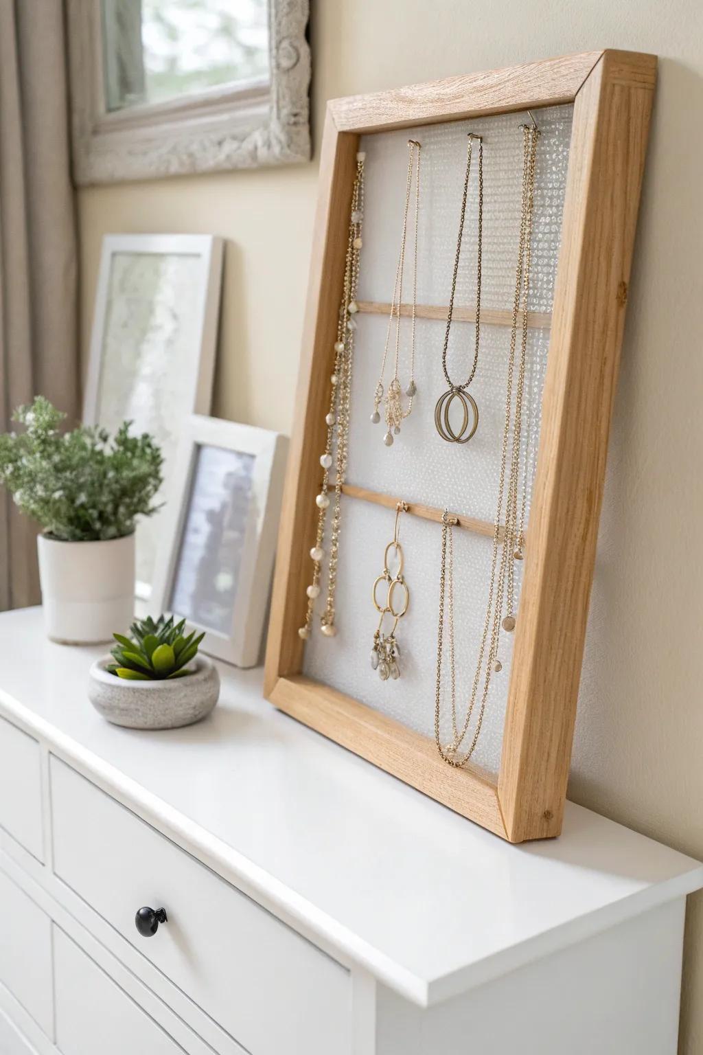 Elevate your accessories display with this chic and simple jewelry organizer!