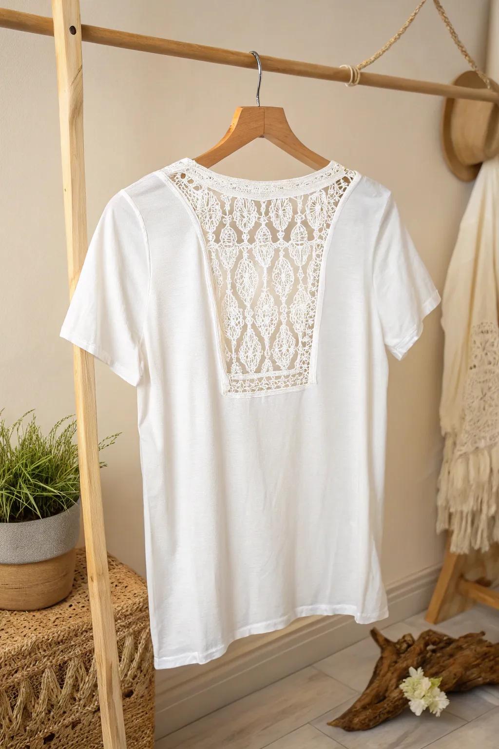 Transform your t-shirt into a lace-back masterpiece: where minimalism meets elegance.