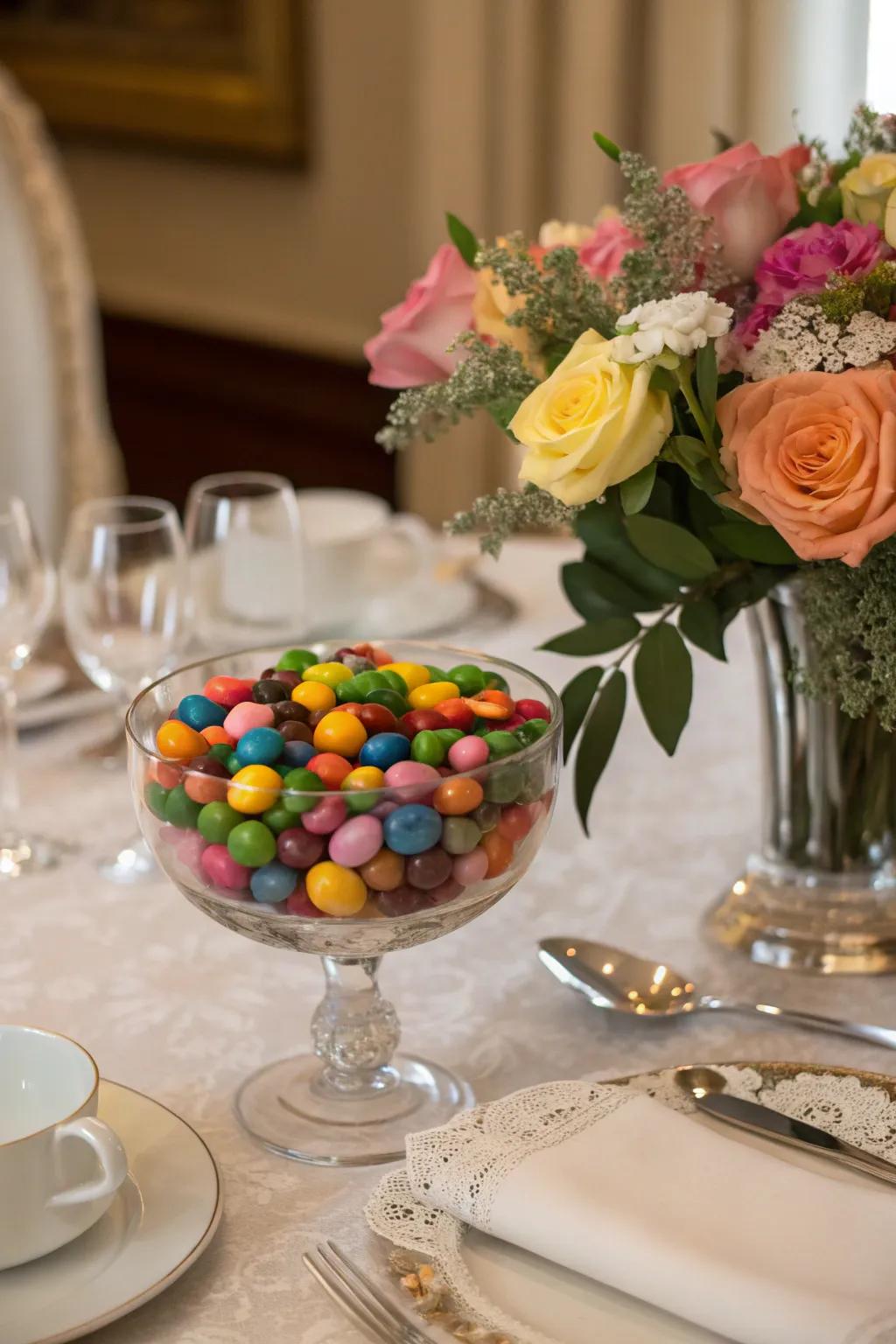 Floral accents give your candy bowl a fresh and elegant look.