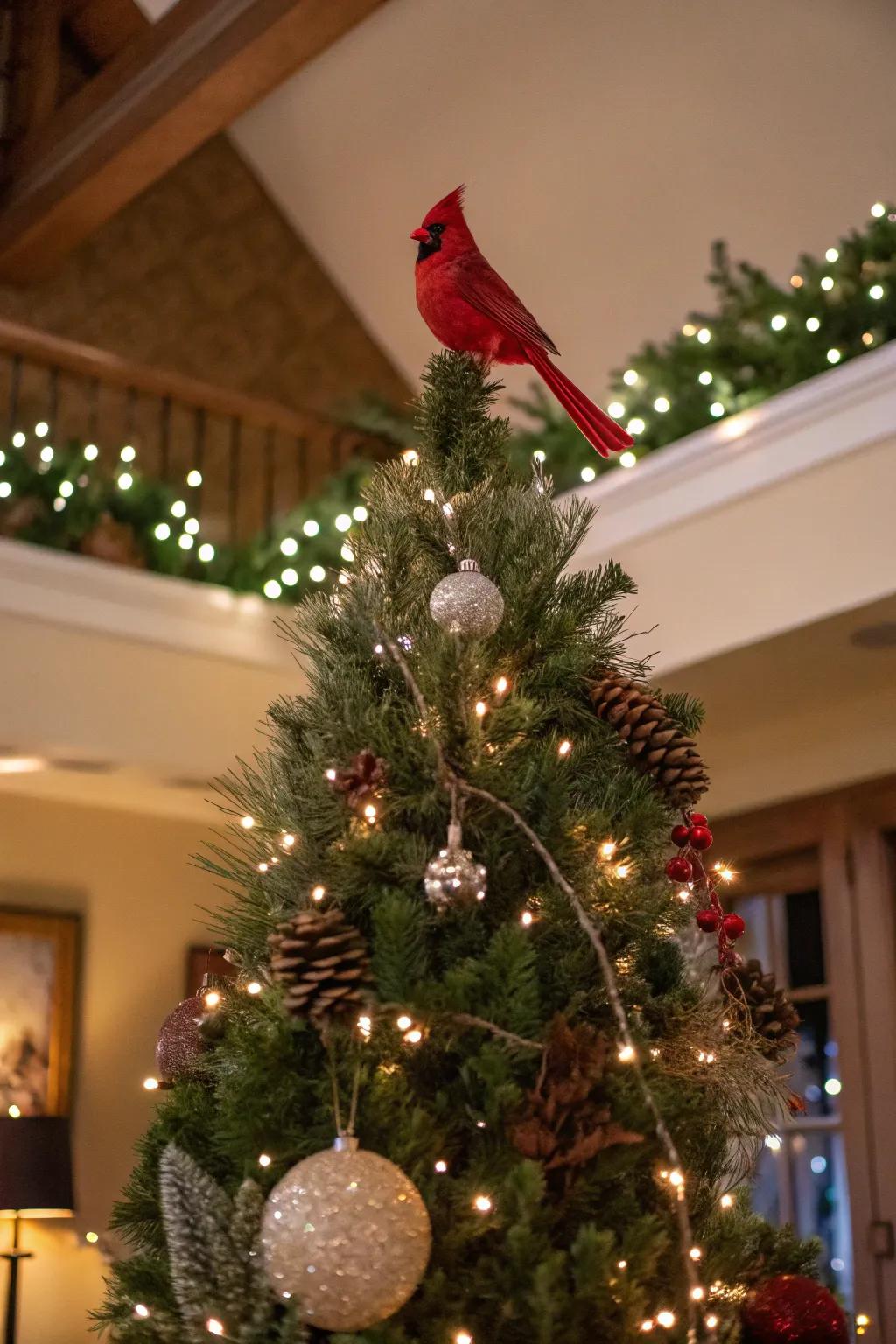 A cardinal tree topper ties the theme together.