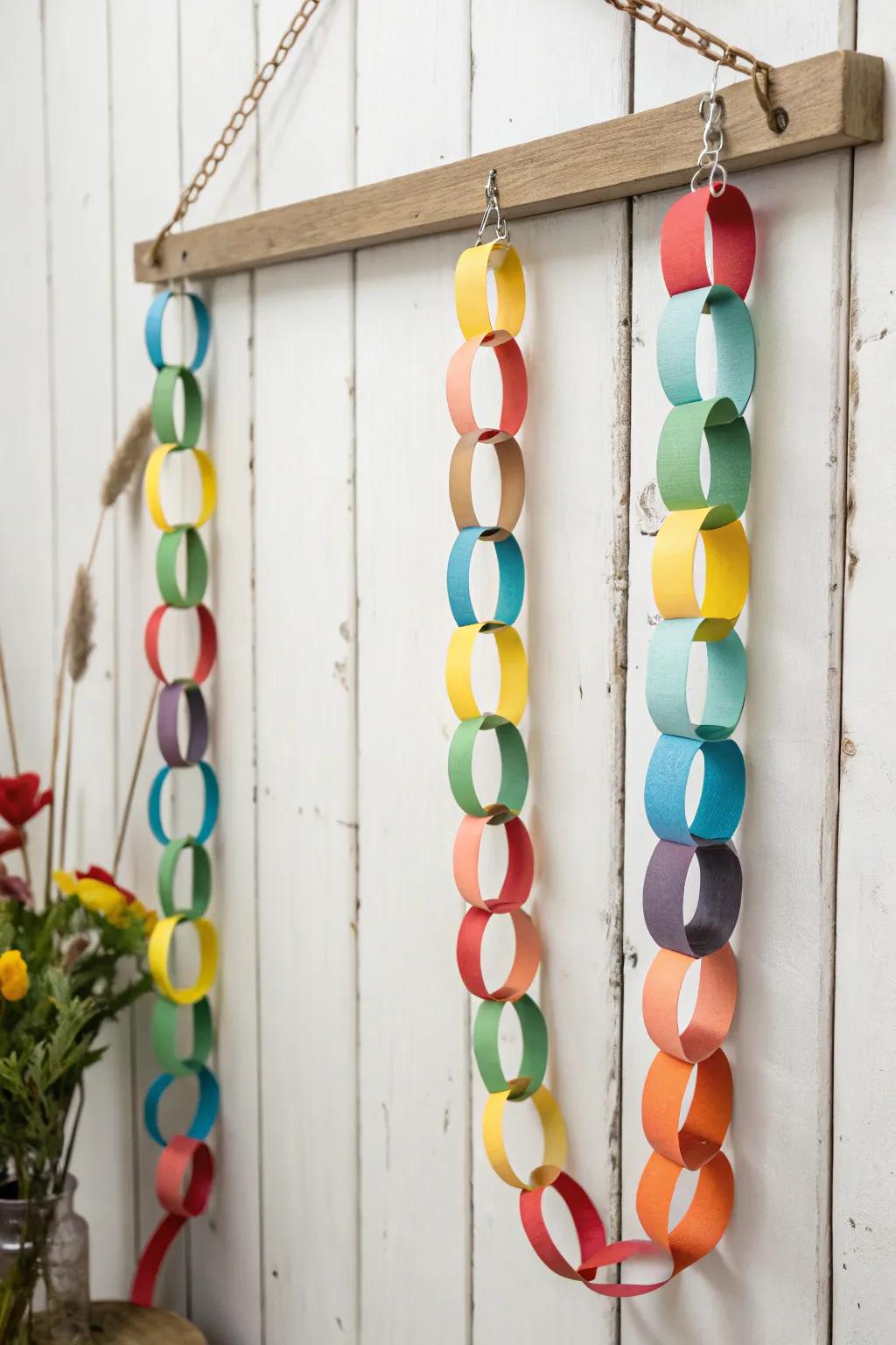 Count down to winter break with a vibrant paper chain calendar—simple, beautiful, and fun!