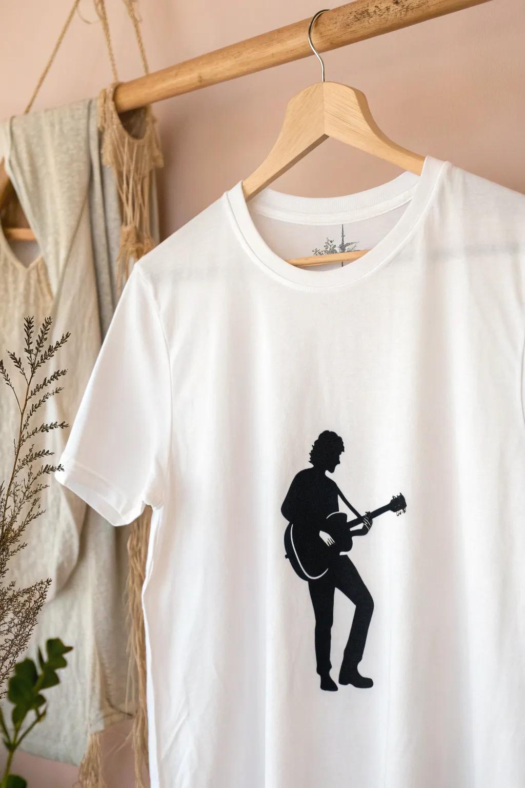 Capture cherished memories with a minimalist silhouette design that tells a story.