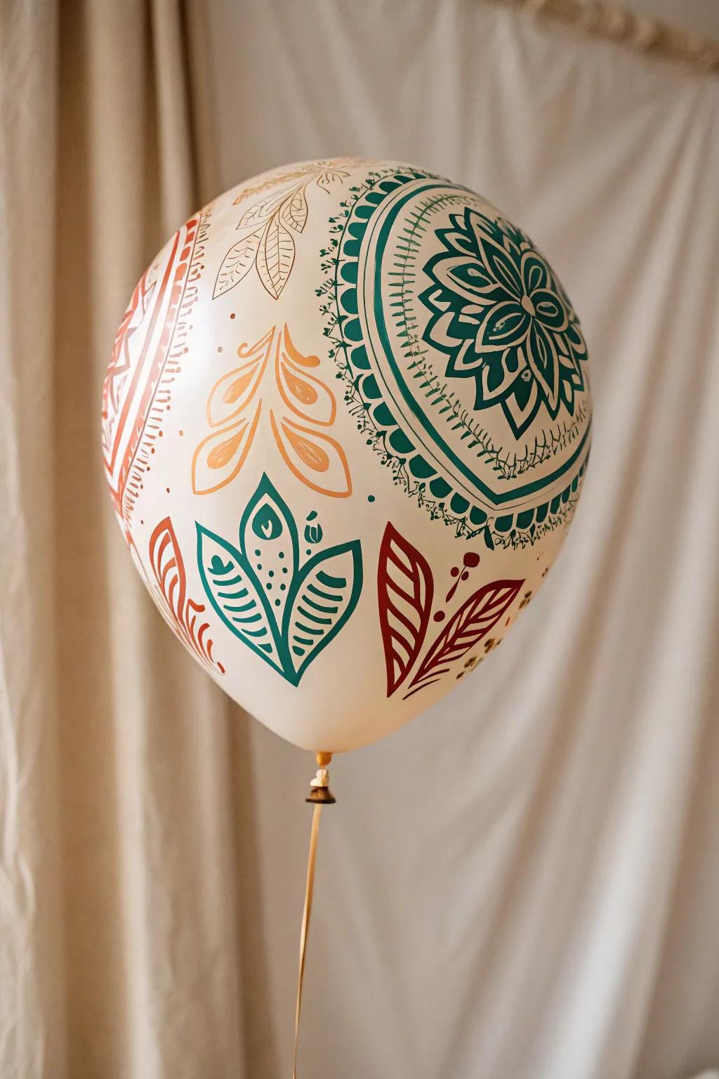 Elevate your celebration with artisan screen-printed balloons, where minimalism meets boho charm.