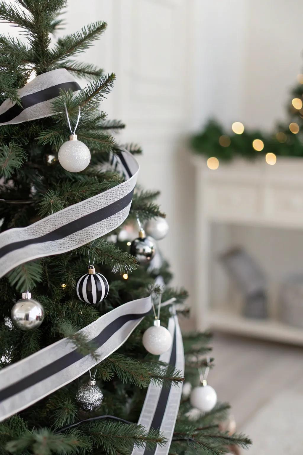Monochrome ribbons bring sleek and understated elegance to the Christmas tree.