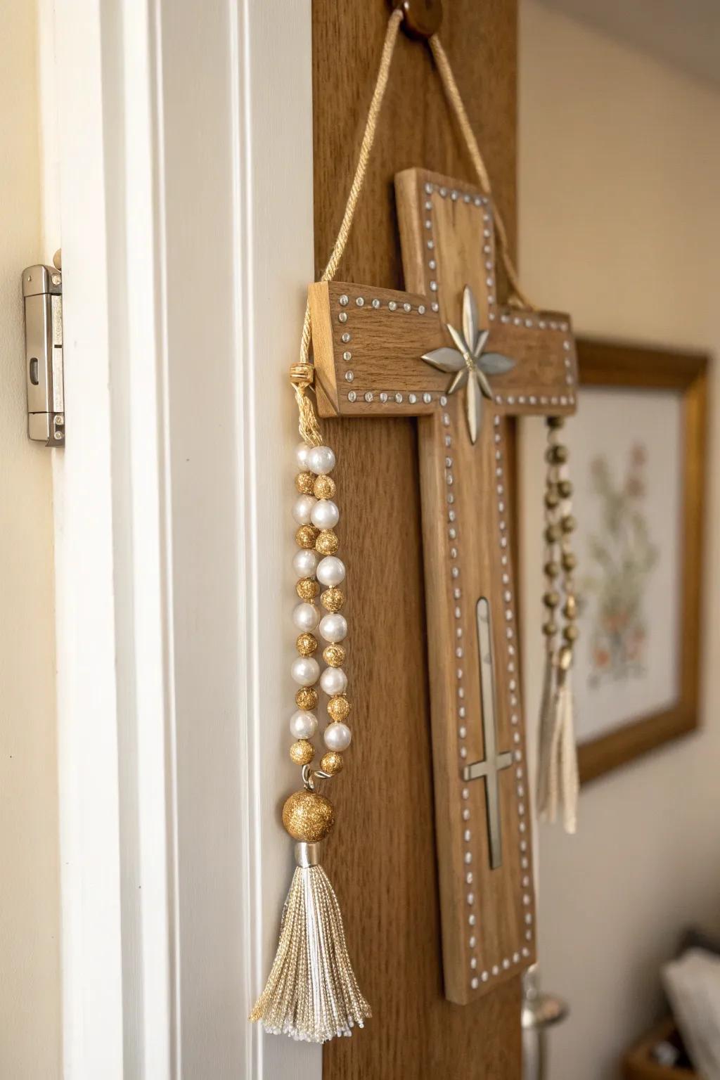 Elevate your entryway with a touch of glamour: Discover the elegance of metallic-accented cross hangers.