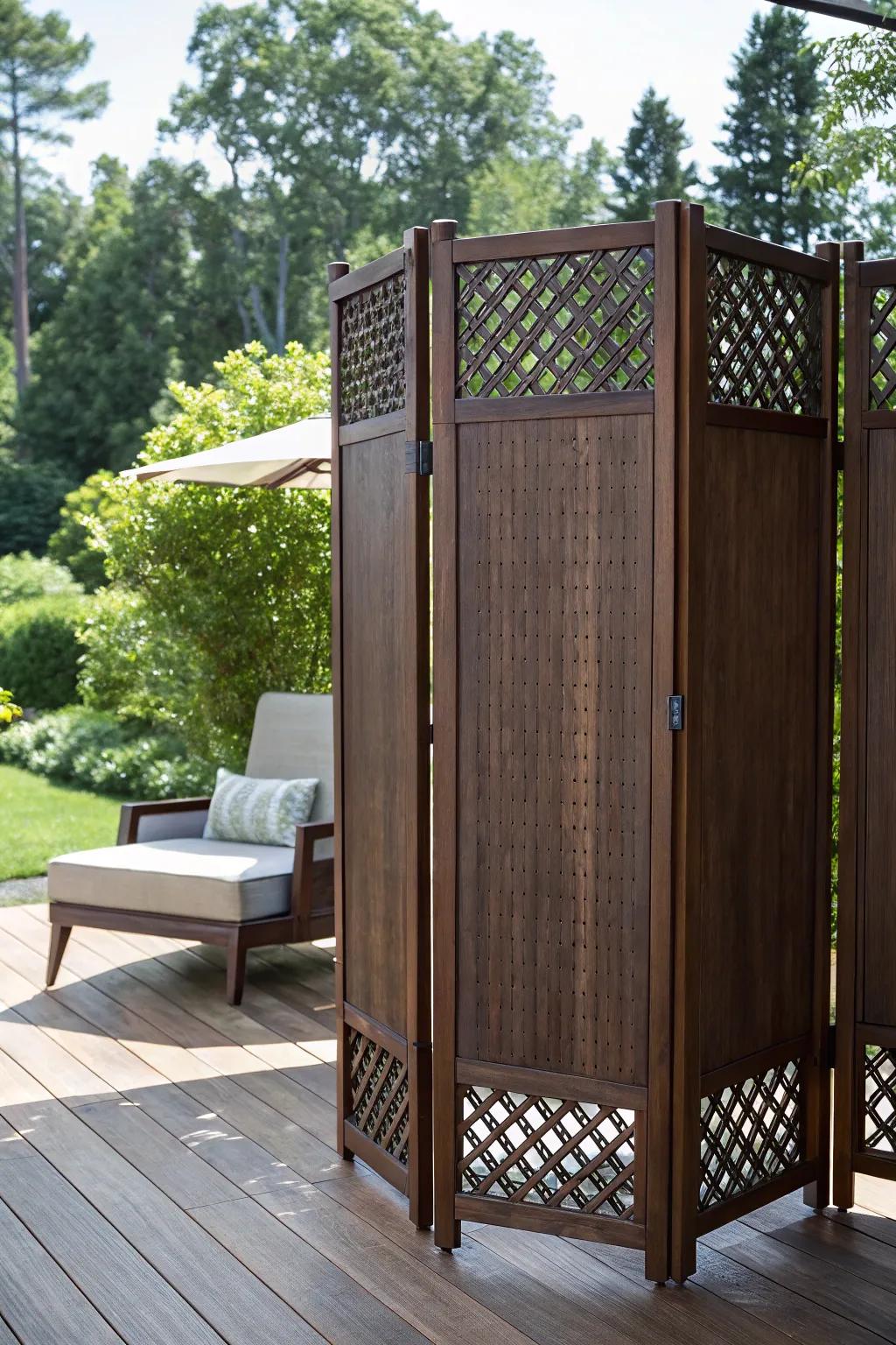 Transform your outdoor space with stylish movable screens for ultimate flexibility and privacy.